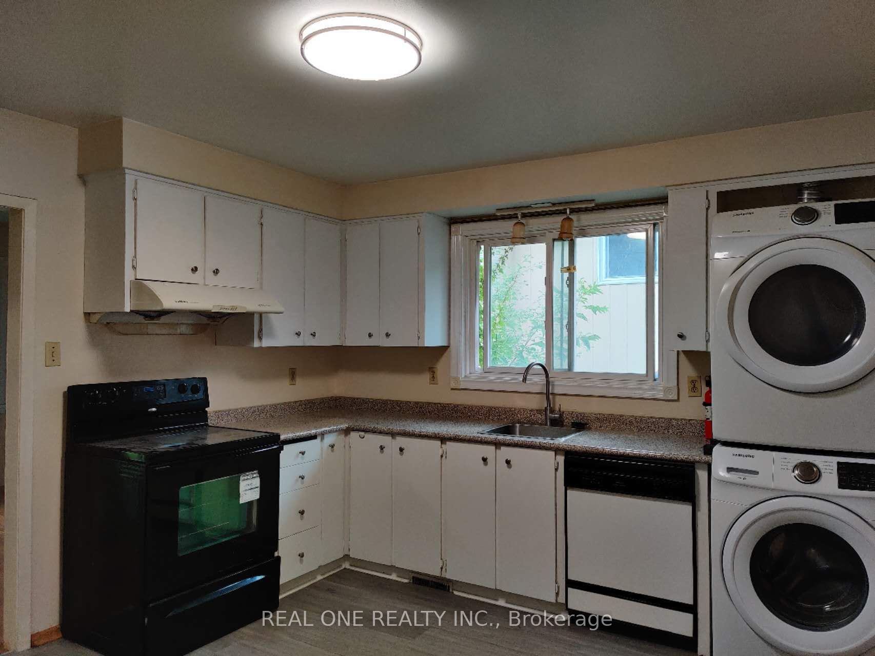 93 Southdale Drive Upper