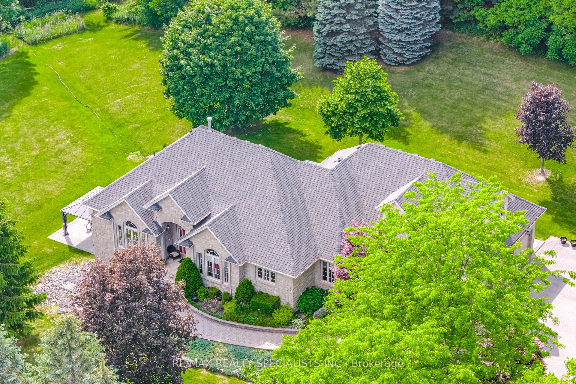 10 Valley Hill Drive