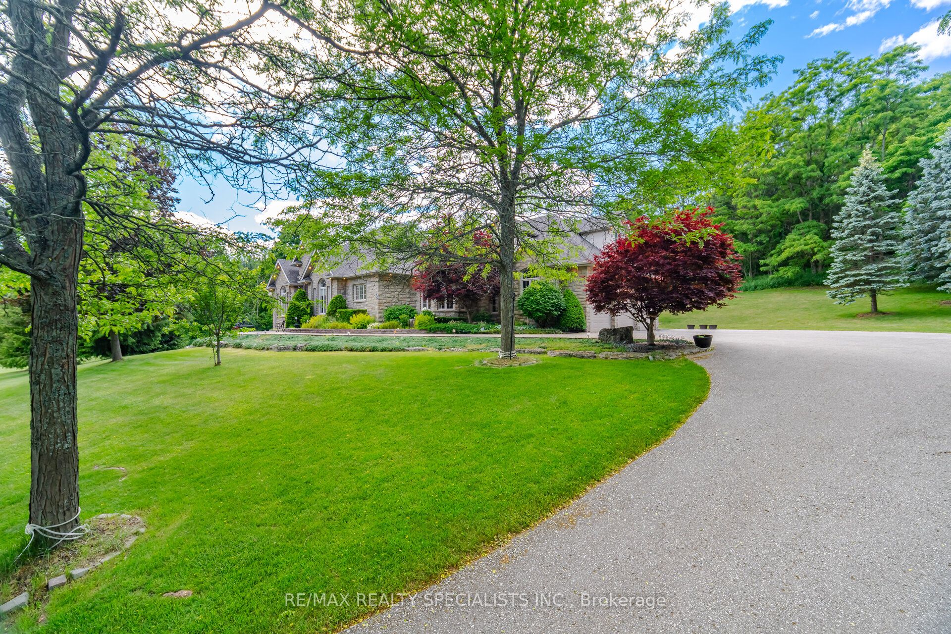 10 Valley Hill Drive