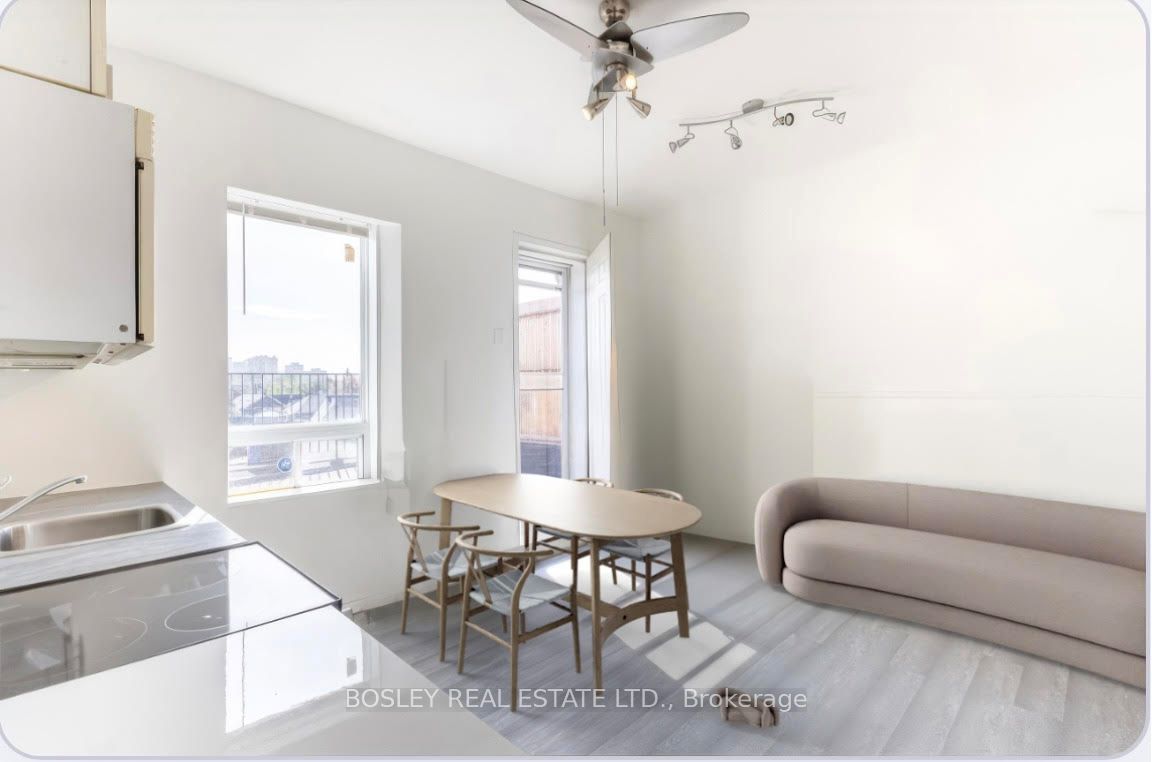 2963 Dundas Street W