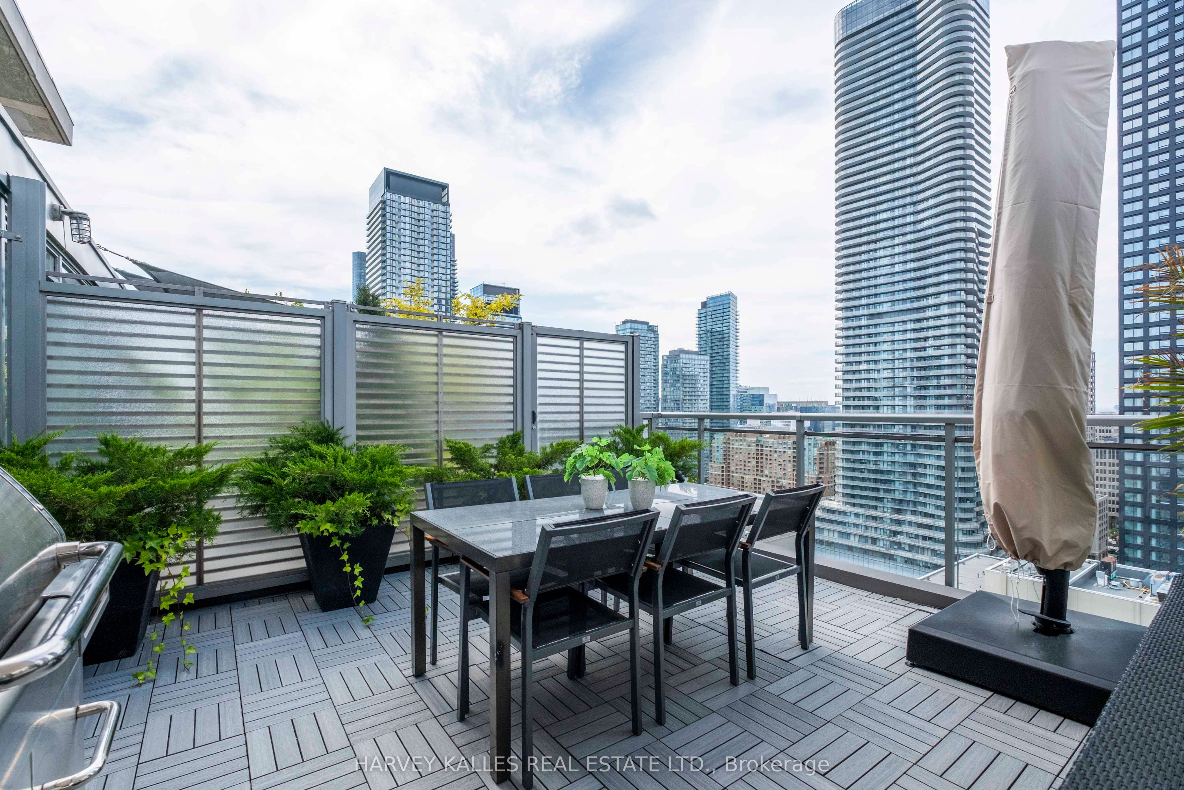 22 Wellesley Street E PH2