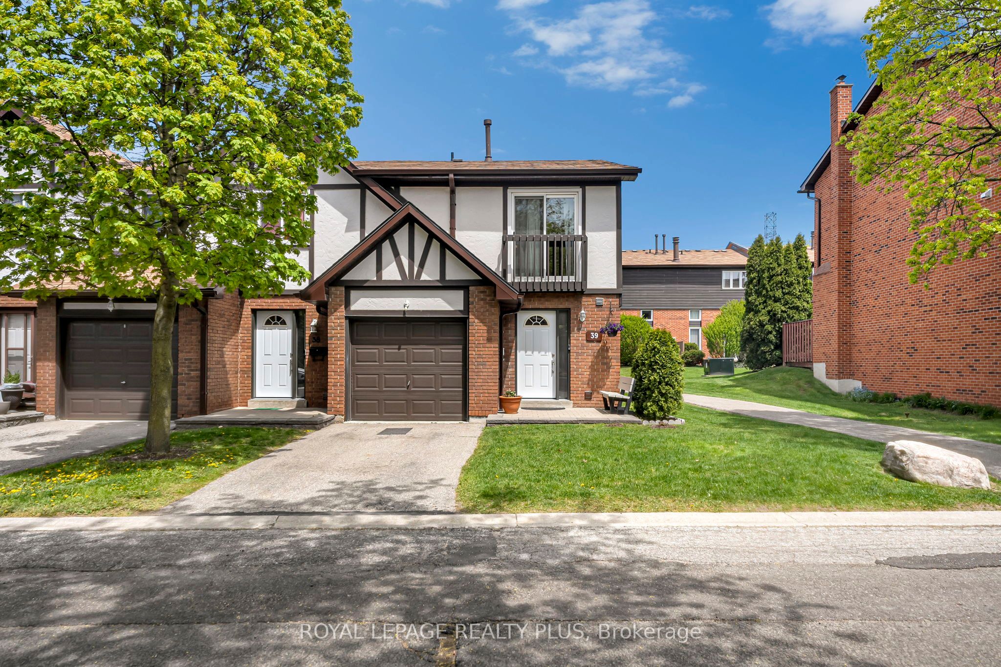 1755 Rathburn Road E 39