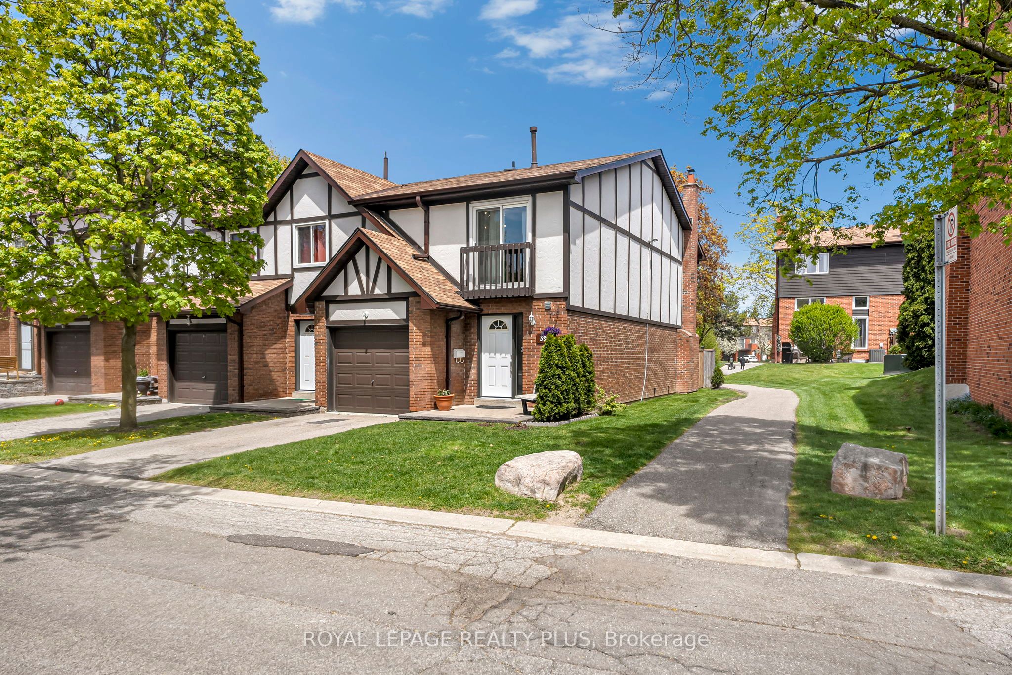 1755 Rathburn Road E 39