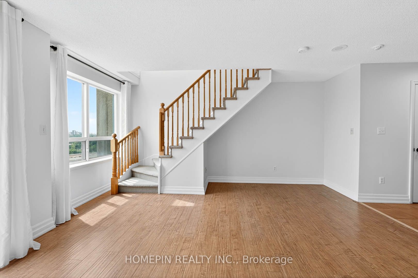 39 Oneida Crescent 1103