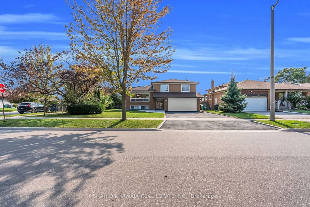Photo of 3432 Glorene Court, Mississauga, ON L4Y 3K3 (MLS # W12450632)