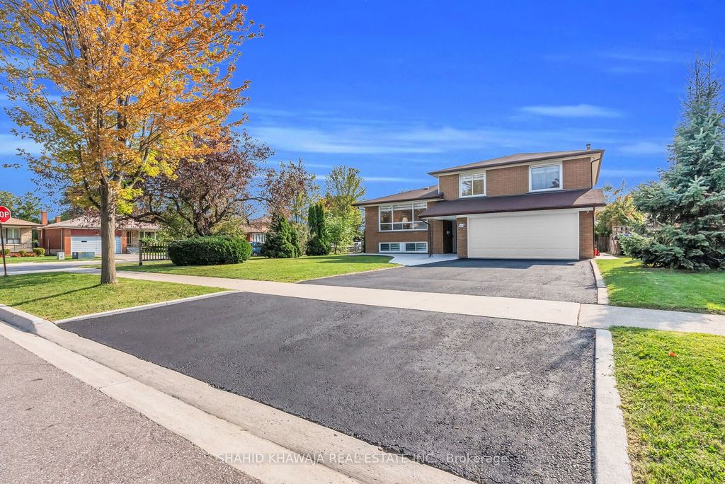 Photo of 3432 Glorene Court, Mississauga, ON L4Y 3K3 (MLS # W12450632)