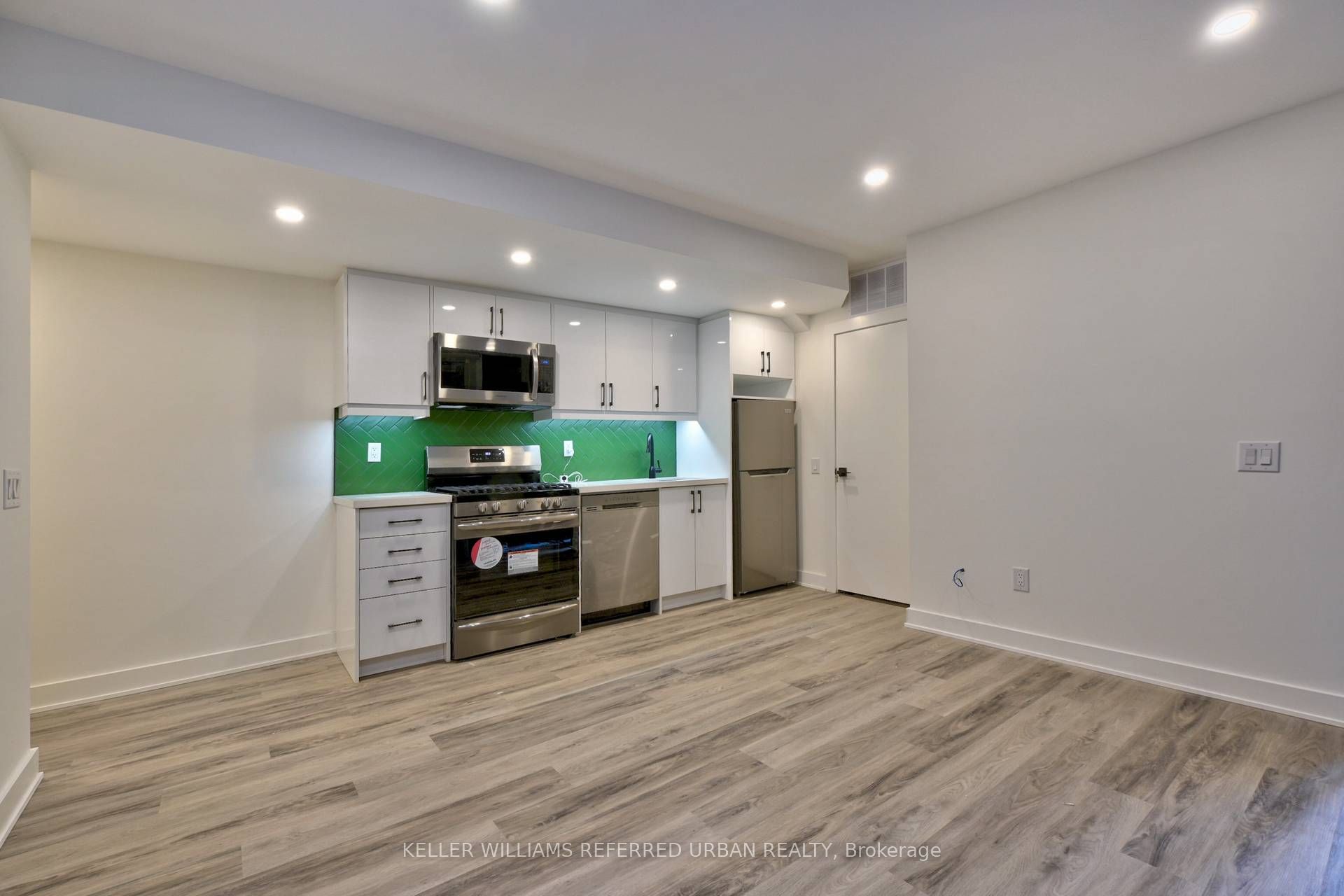 653 Manning Avenue 1