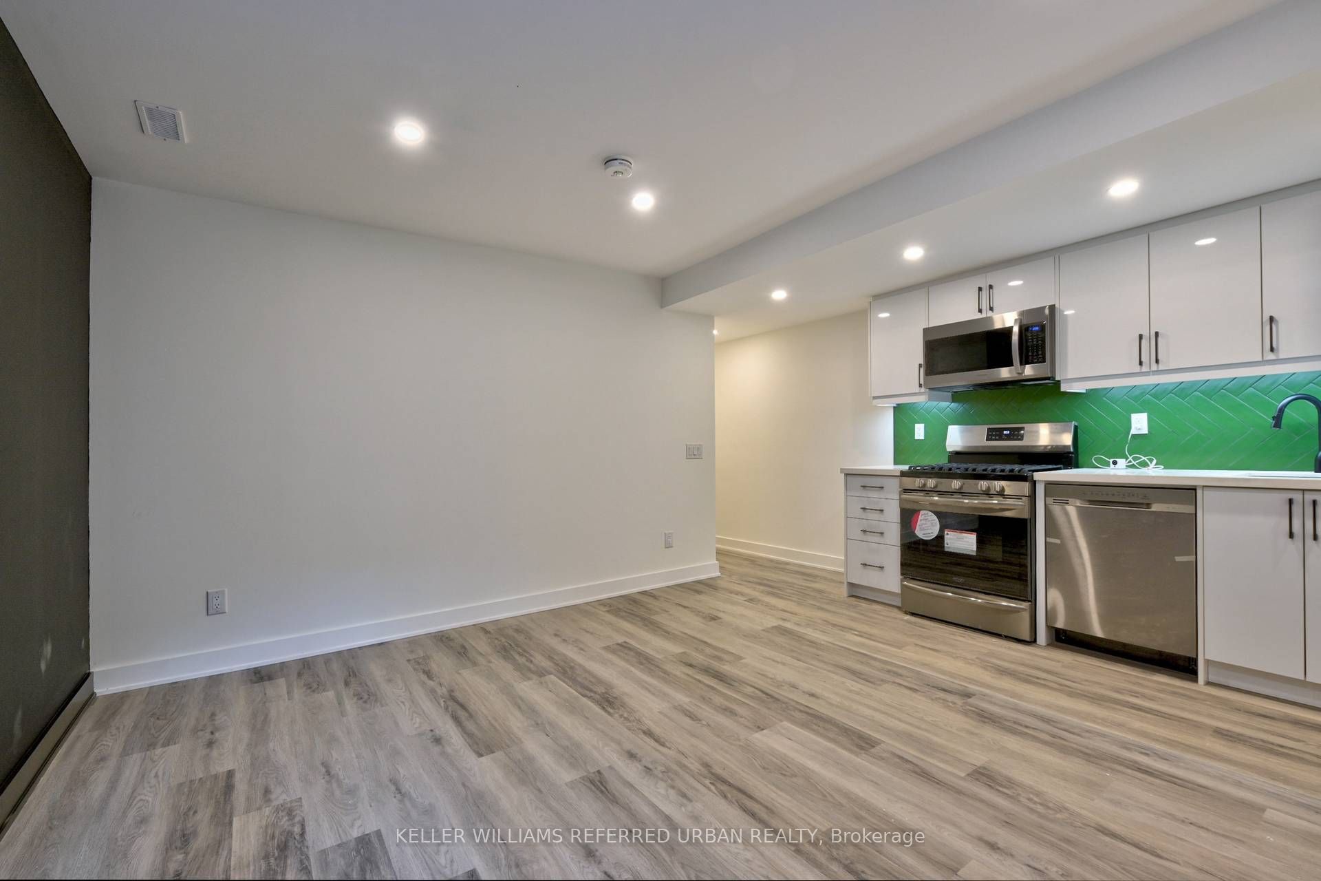 653 Manning Avenue 1