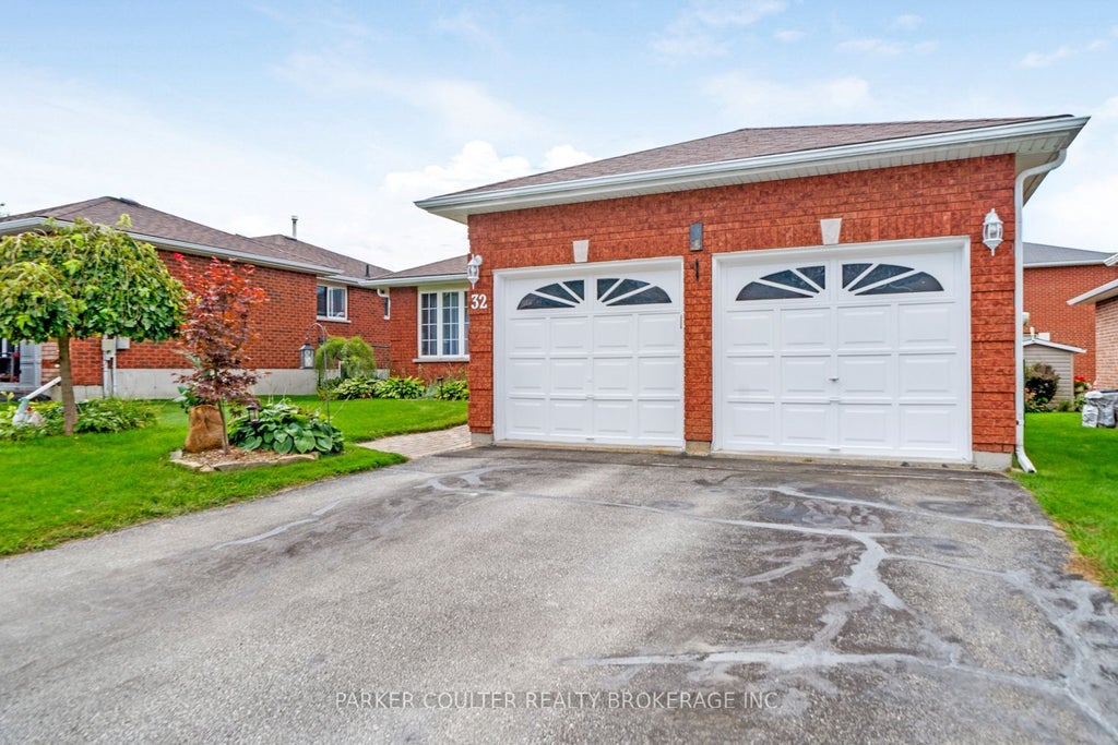 Photo of 32 Carter Crescent, Orillia, ON L3V 7S2 (MLS # S13810230)
