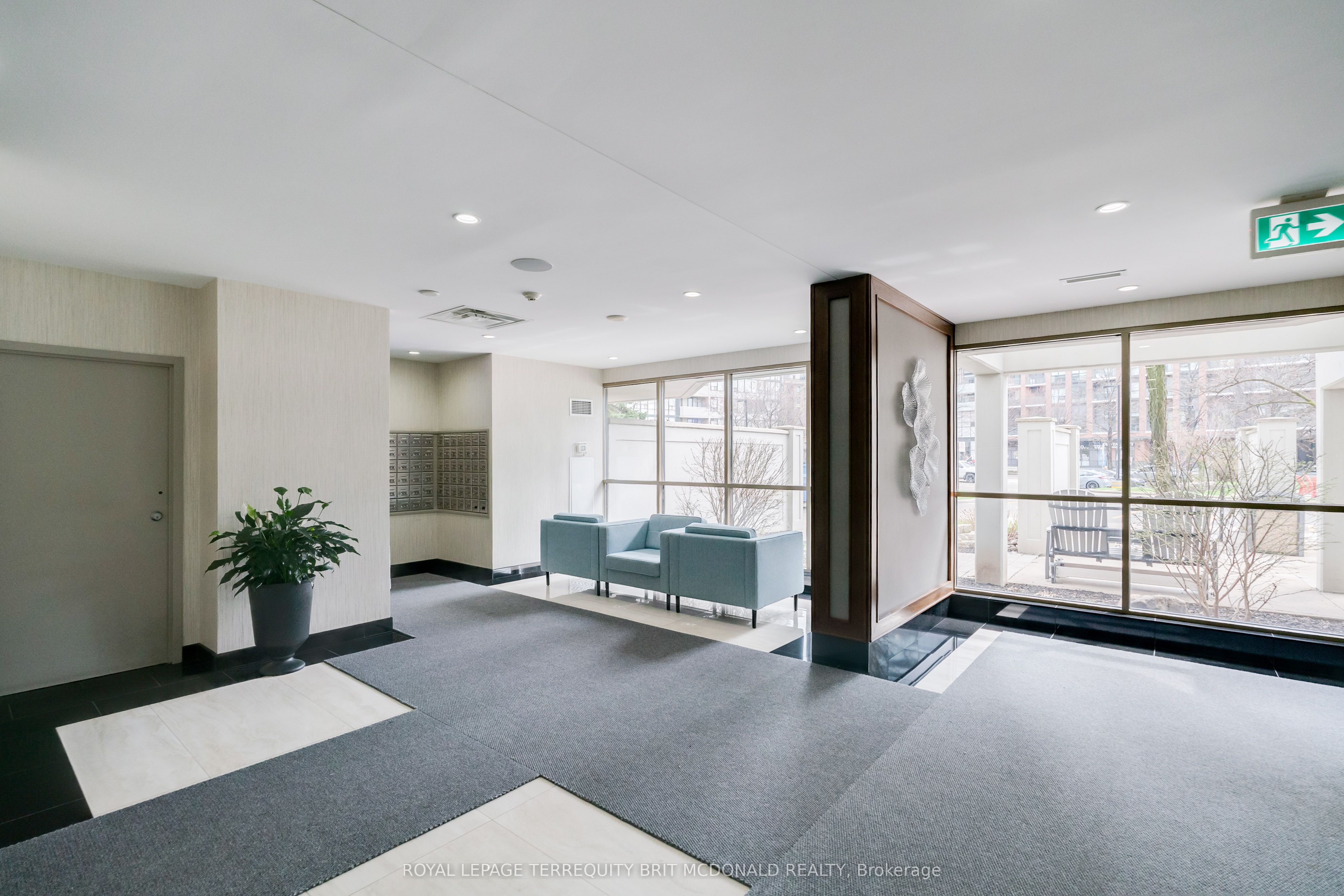 350 Rathburn Road W 1008