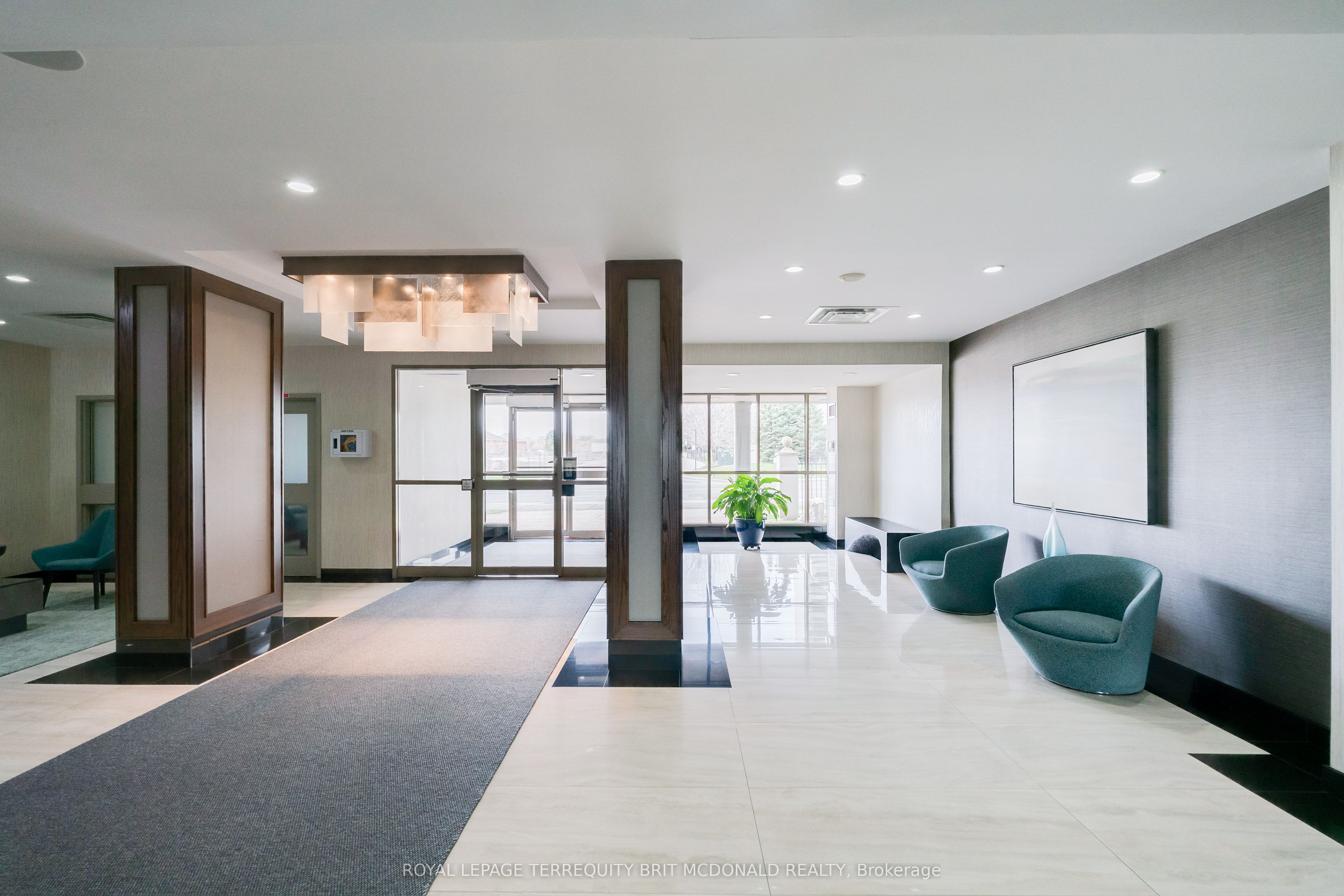 350 Rathburn Road W 1008