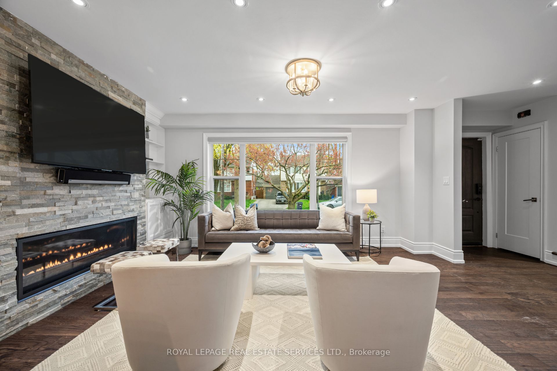 10 Glenellen Drive W