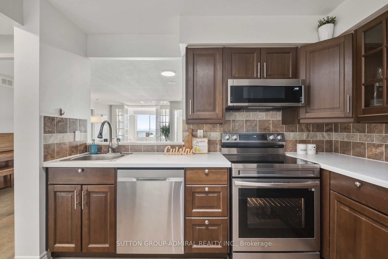 850 Steeles Avenue W 1106