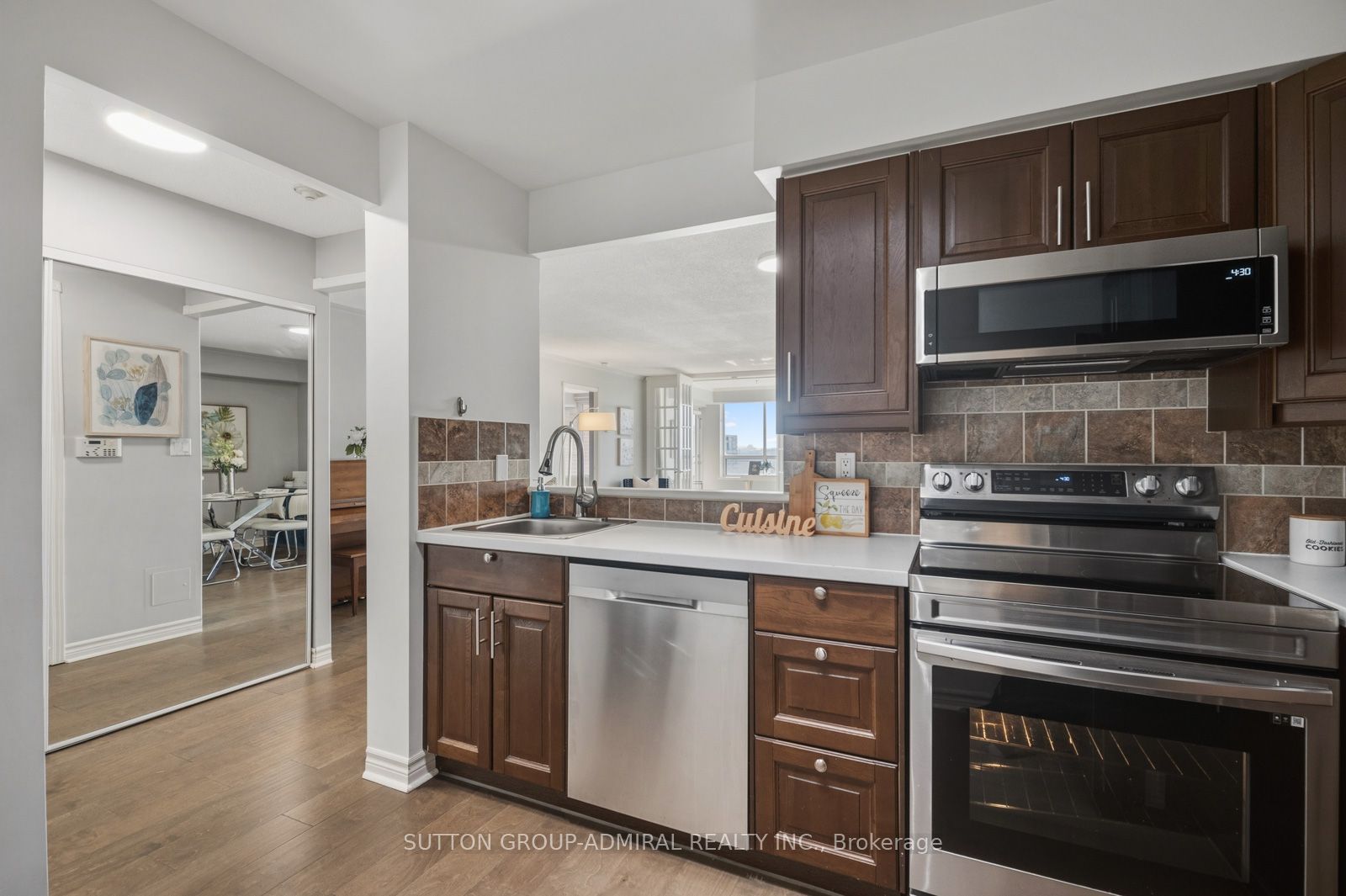 850 Steeles Avenue W 1106