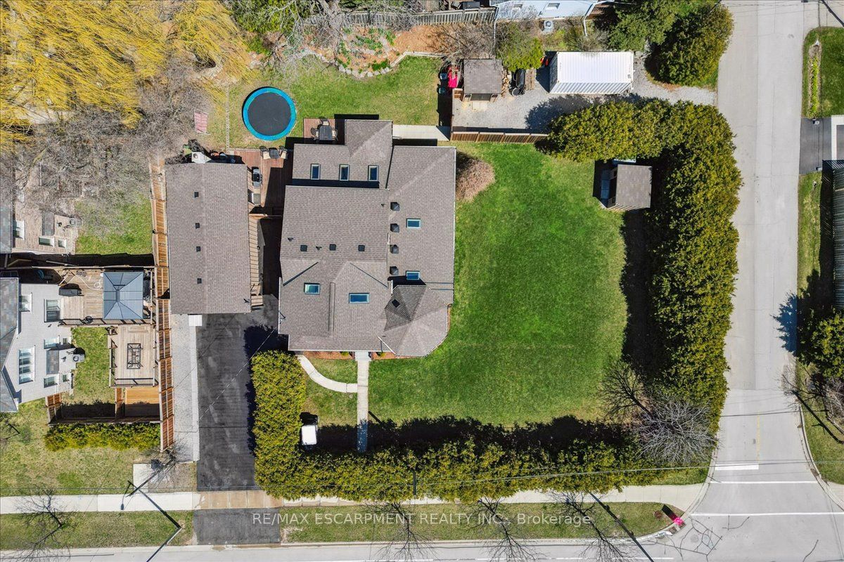 1425 Plains Road W