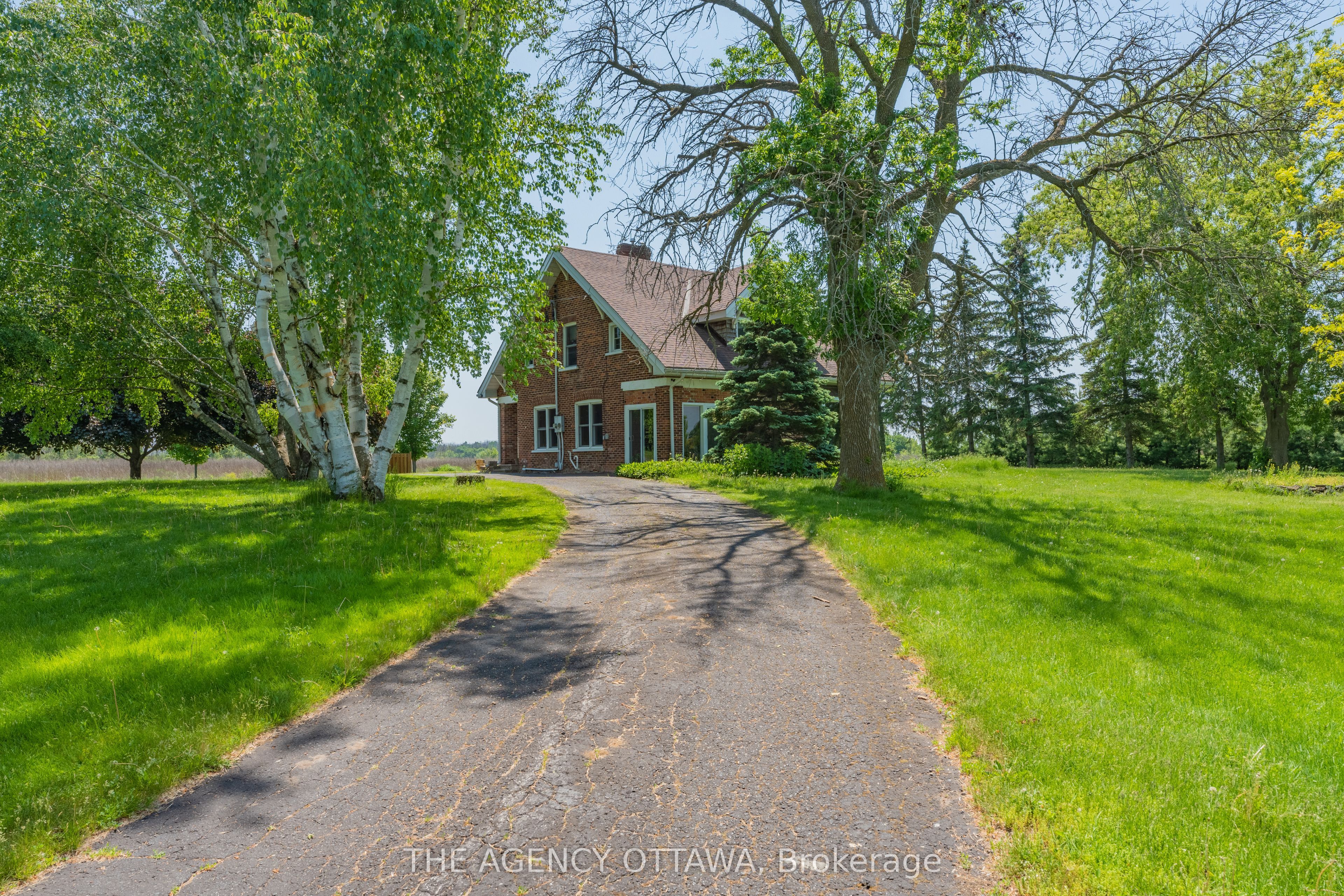Photo 1 of 40 — 4184 Old Hwy 2 Highway E, Belleville, ON K8N 4Z4