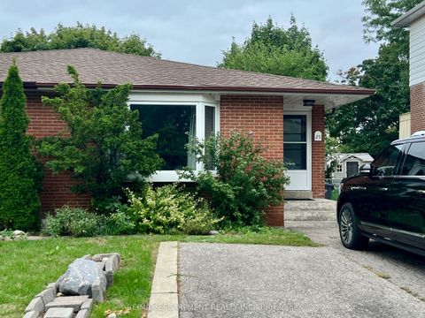 25 Joycelyn Drive Upper Mississauga ON L5M 1T5