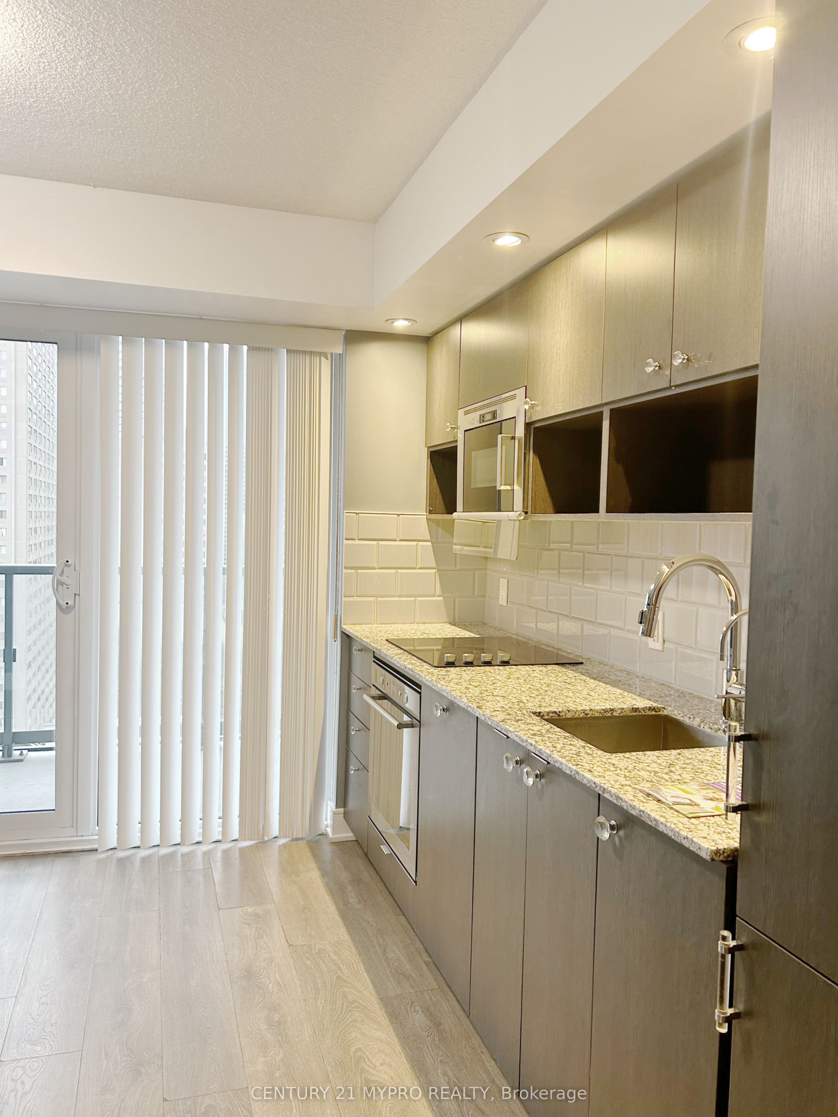 89 Mcgill Street 1401