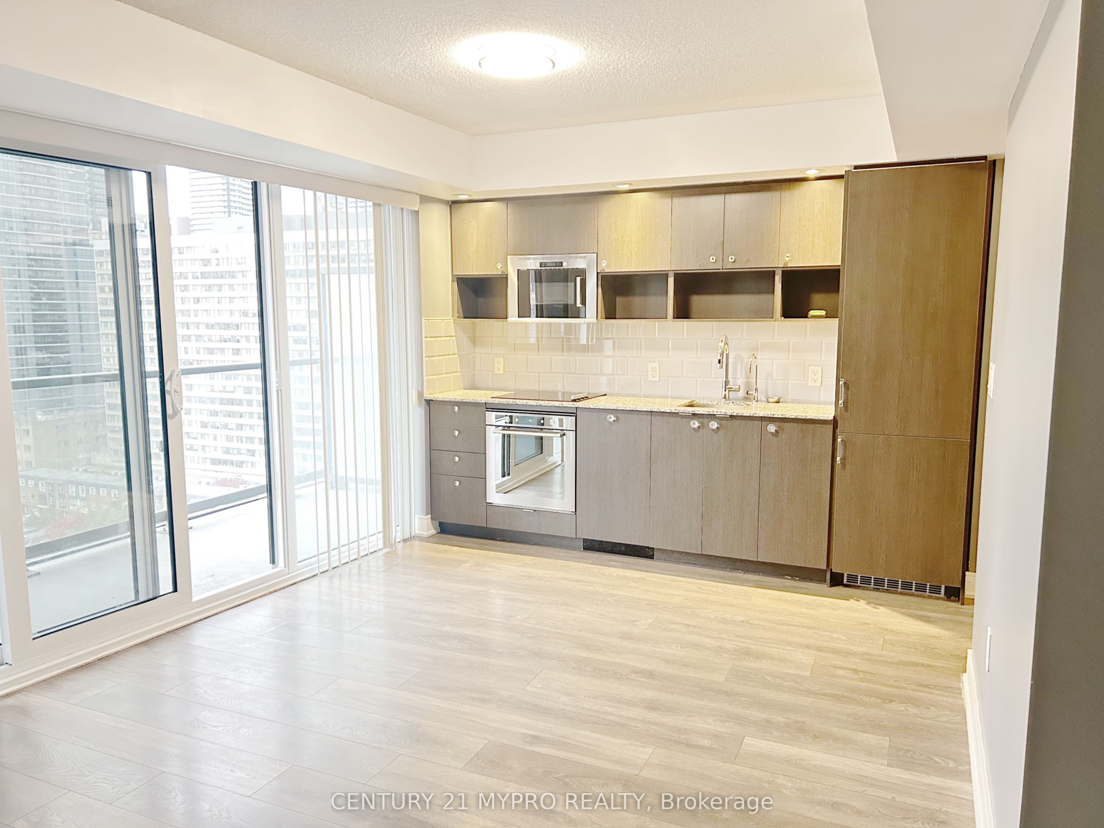 89 Mcgill Street 1401
