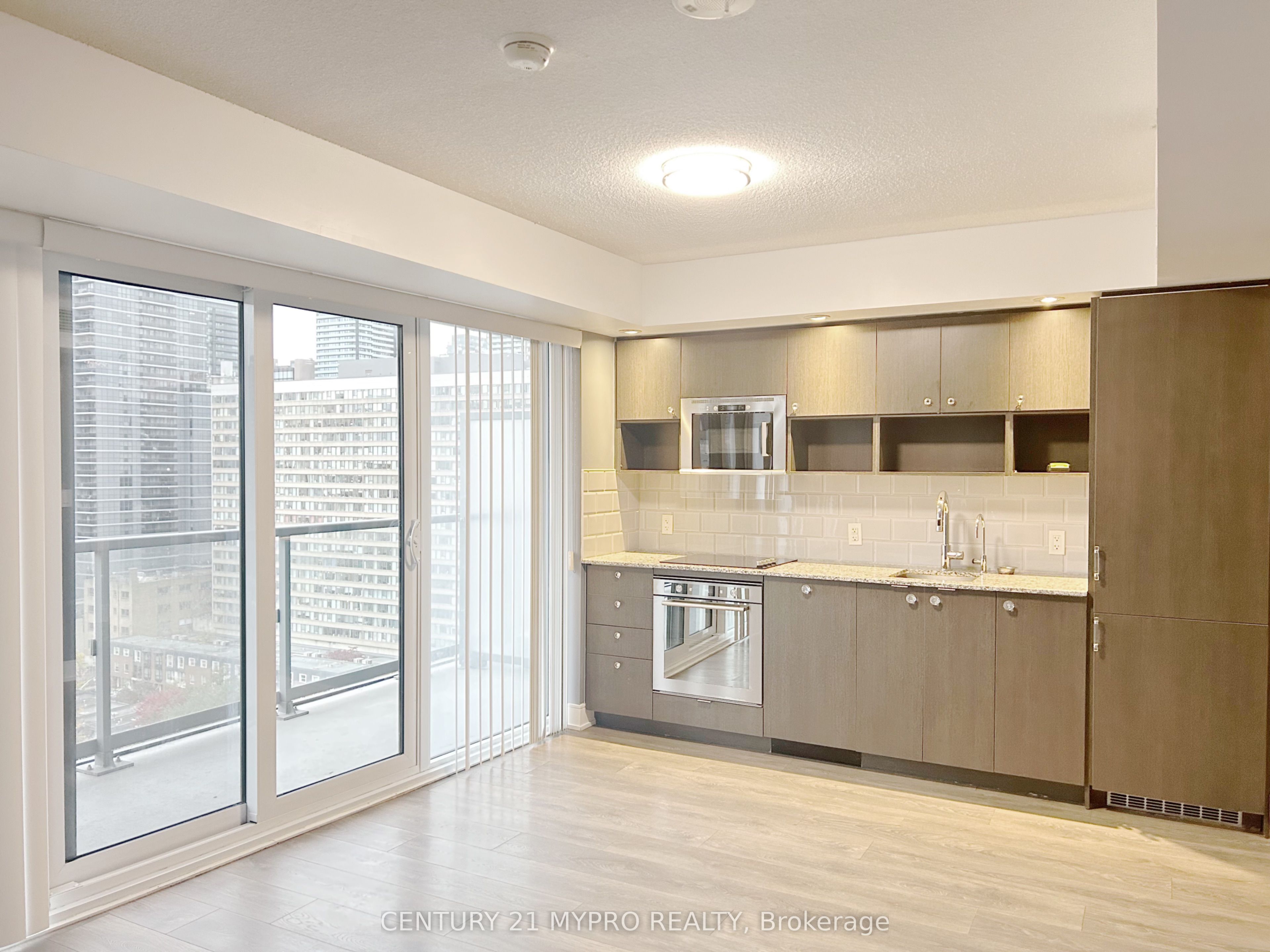 89 Mcgill Street 1401