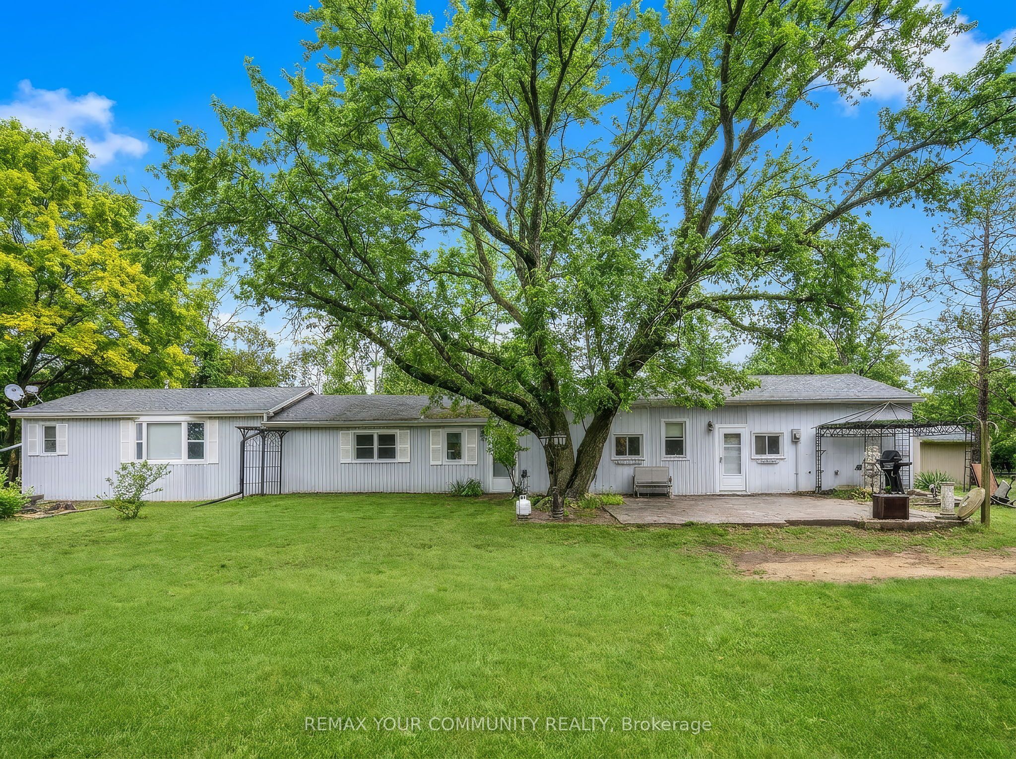 700 Catering Road S