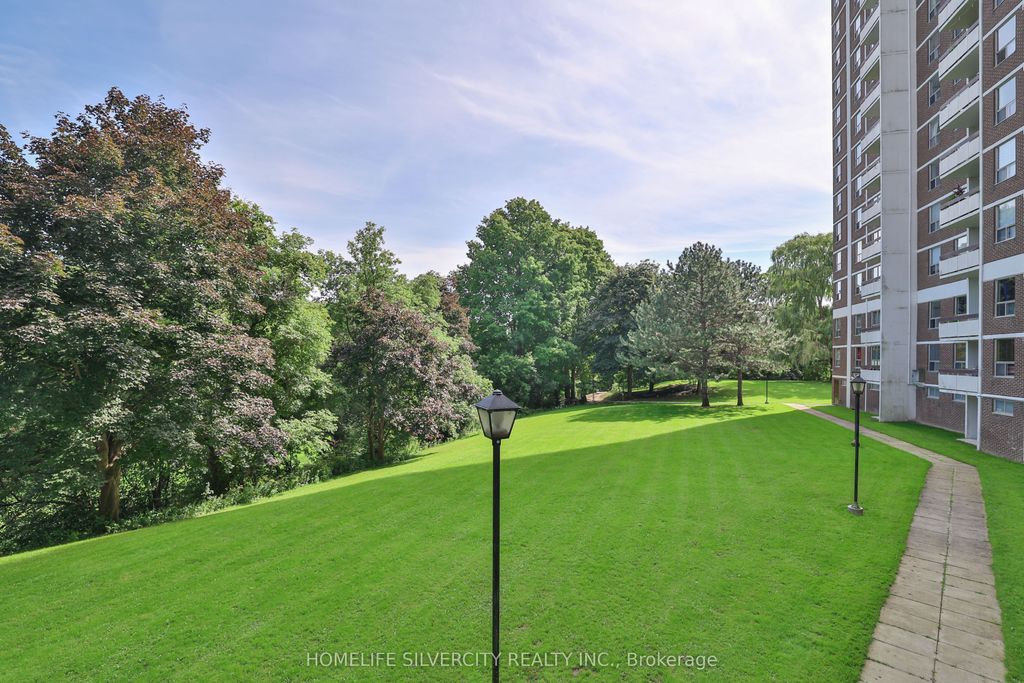 Photo of 20 Edgecliff Golfway E #105, Toronto, ON M3C 3A4 (MLS # C12724136)