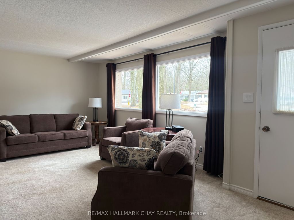 Photo of 13 Carruthers Street N, Wasaga Beach, ON L9Z 1K2 (MLS # S12986378)