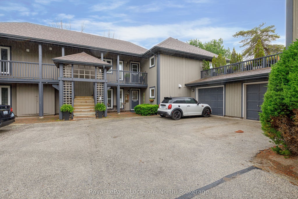 Photo of 423 Mariners Way, Collingwood, ON L9Y 5C7 (MLS # S13807296)