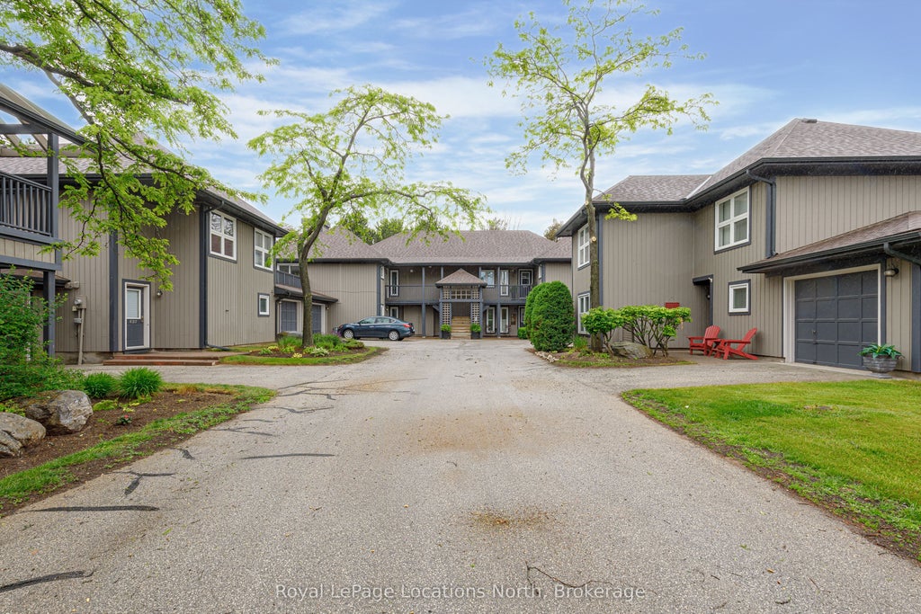 Photo of 423 Mariners Way, Collingwood, ON L9Y 5C7 (MLS # S13807296)