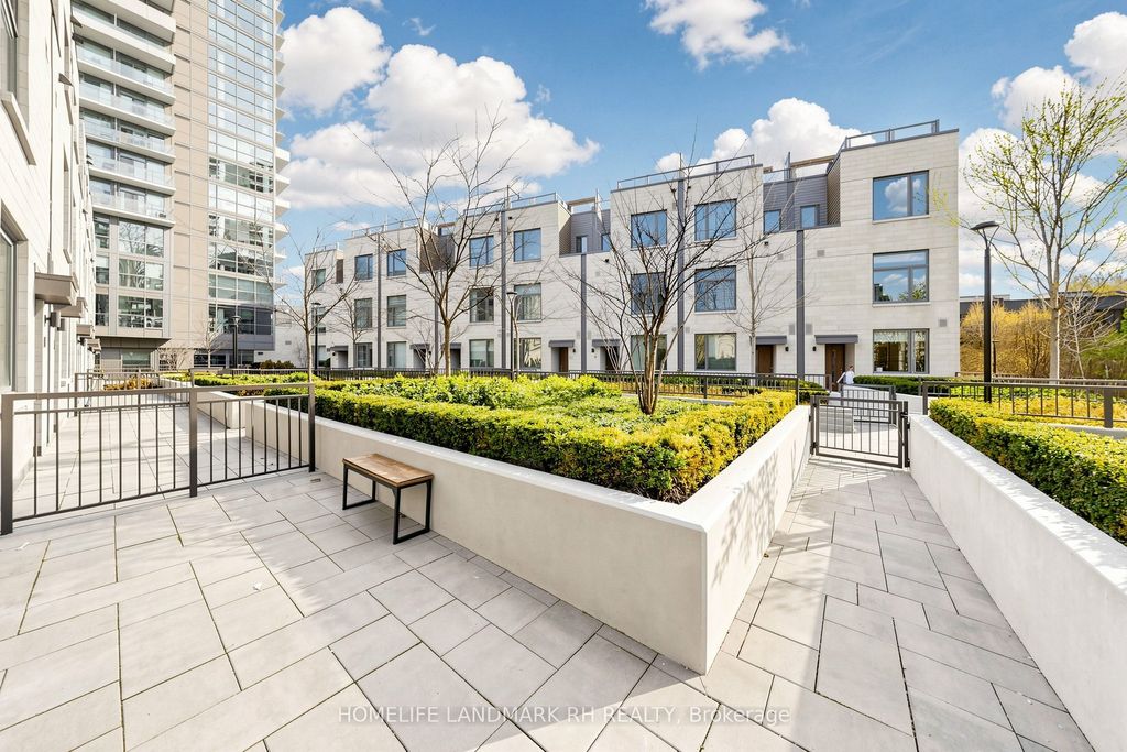 Photo of 270 Davenport Road #TH6, Toronto, ON M5R 0C1 (MLS # C13066428)