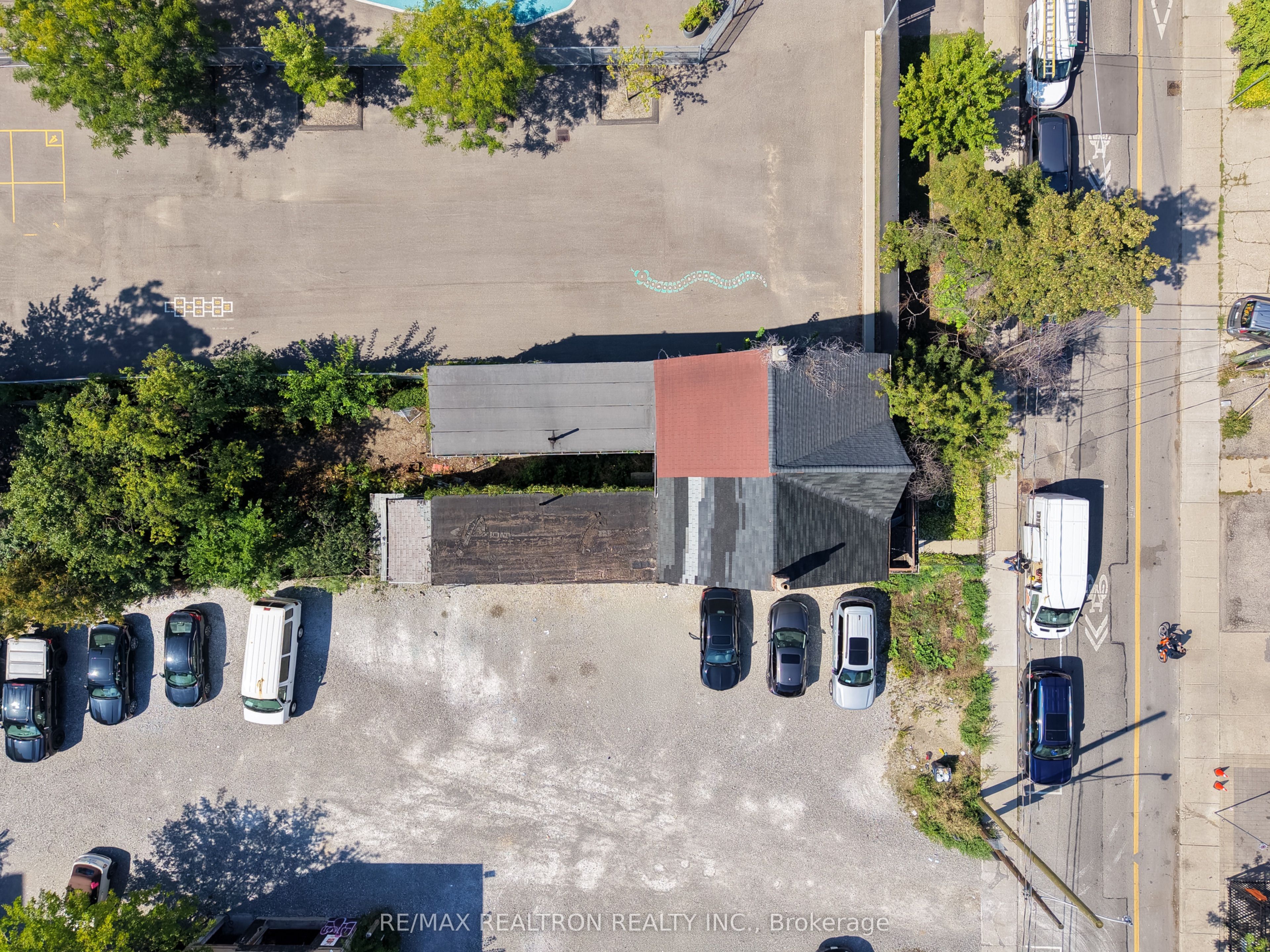 631 Richmond Street W