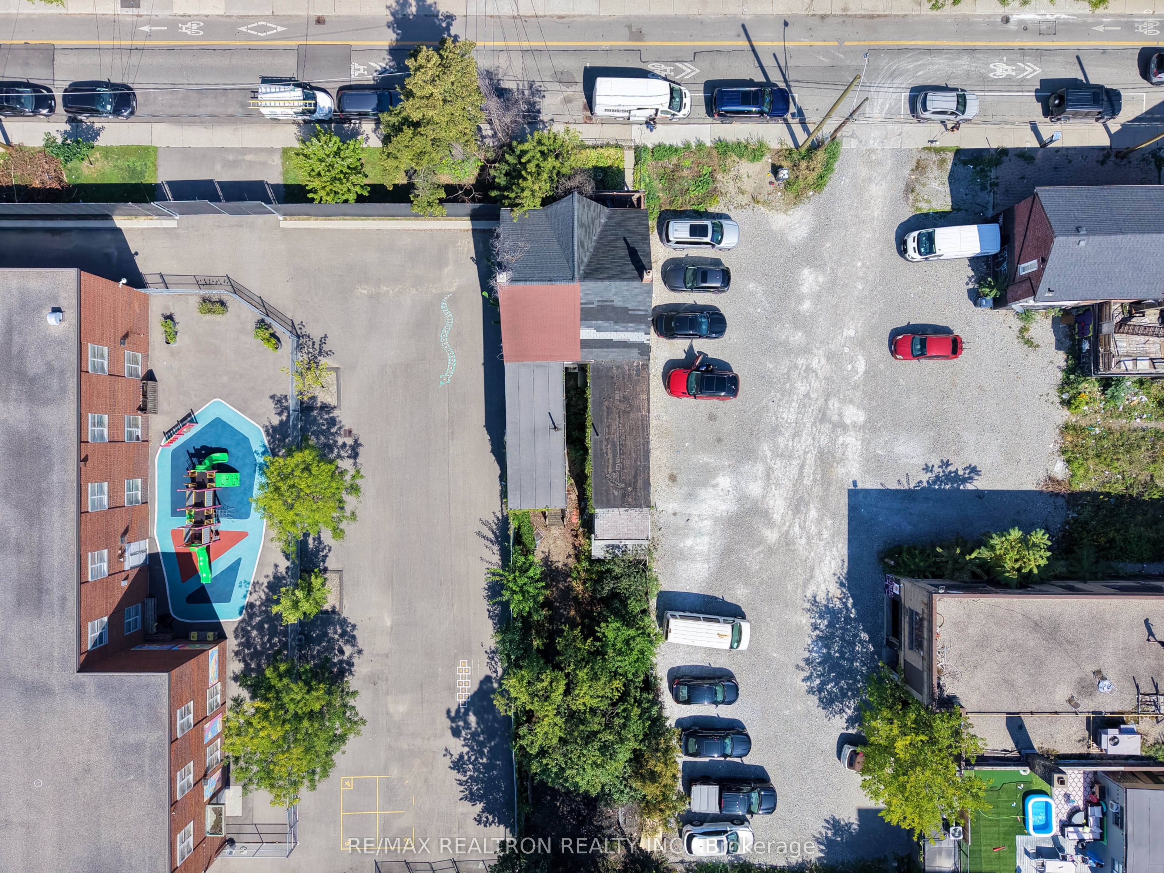 631 Richmond Street W