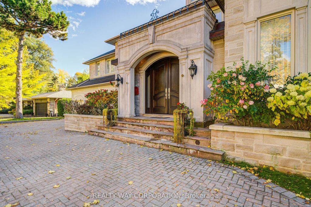 Photo of 17 Heathcote Avenue, Toronto, ON M2L 1Y6 (MLS # C12525000)