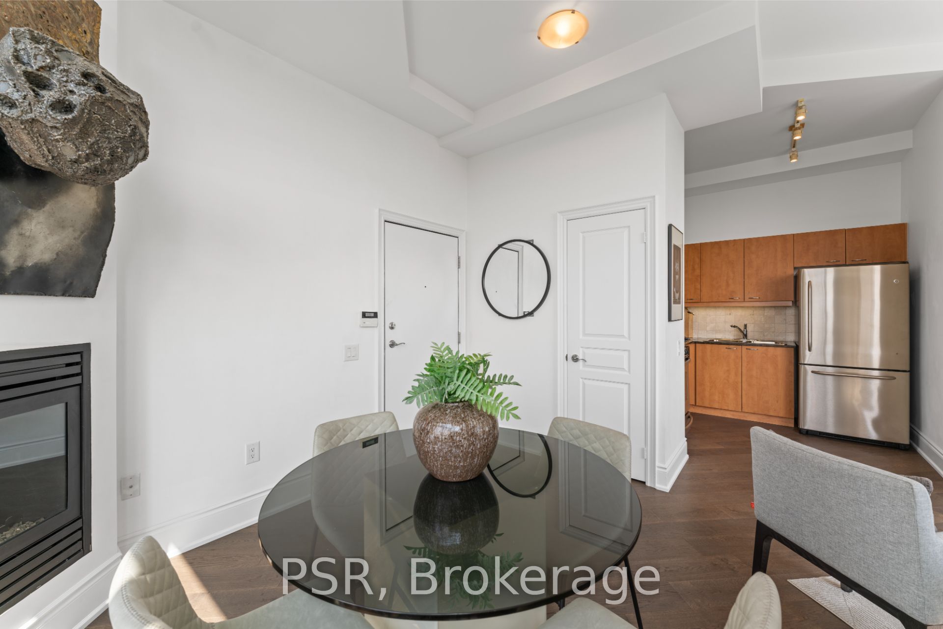 437 Roncesvalles Avenue 702