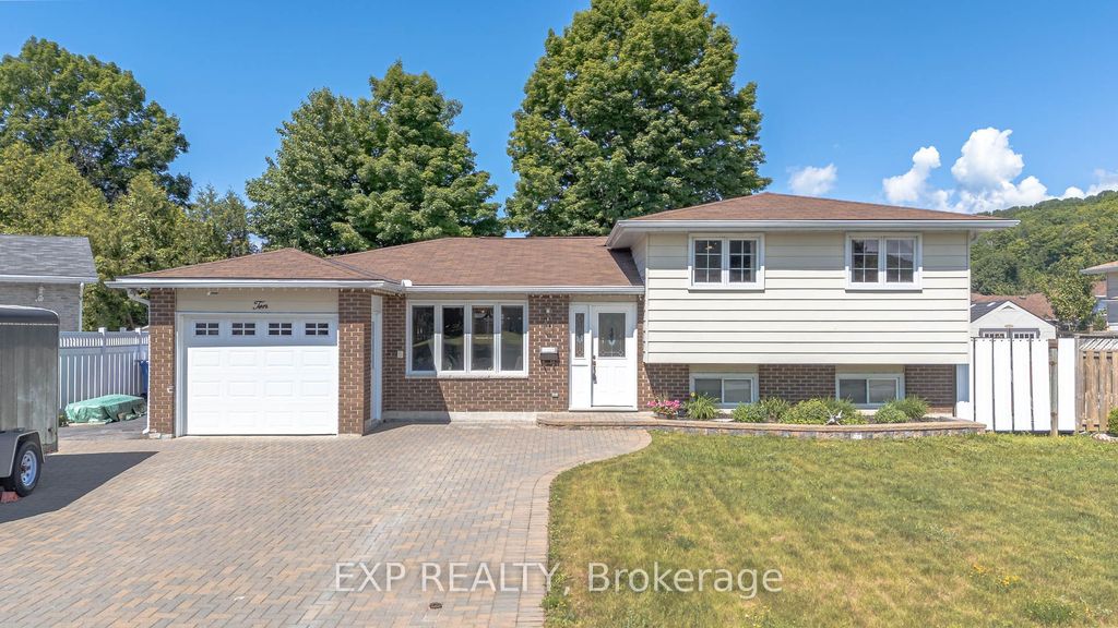 Photo of 10 Kathryn Crescent, North Bay, ON P1B 8P4 (MLS # X13477380)