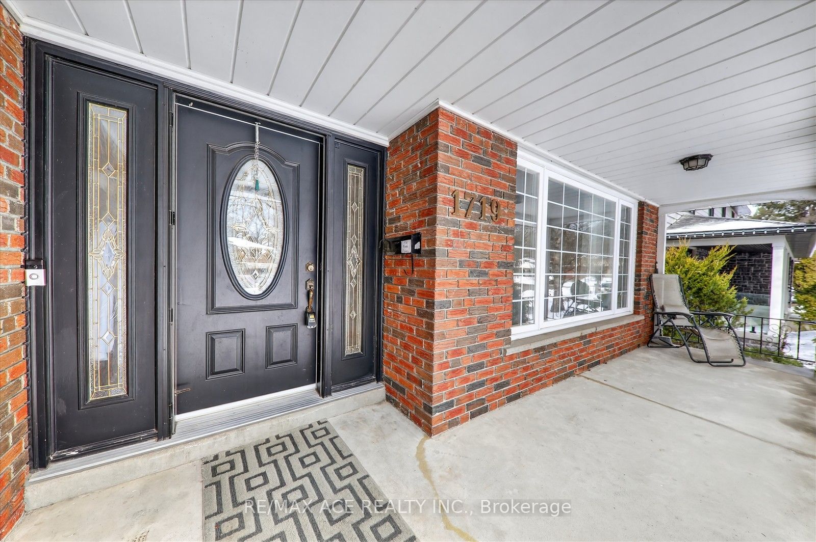 1719 Valentine Gardens