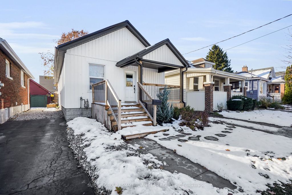 Photo of 133 Emery Street E, London South, ON N6C 2C9 (MLS # X12548028)