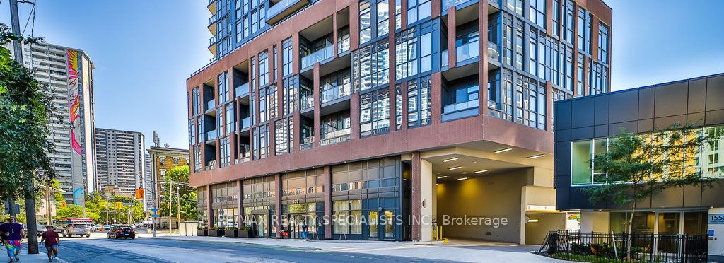 159 Wellesley Street E 404