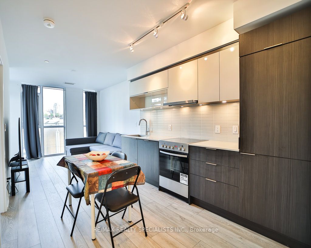 159 Wellesley Street E 404