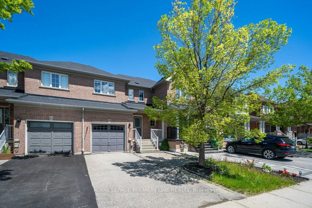 Photo of 13 Summitridge Court, Brampton, ON L6P 2E5 (MLS # W13218112)