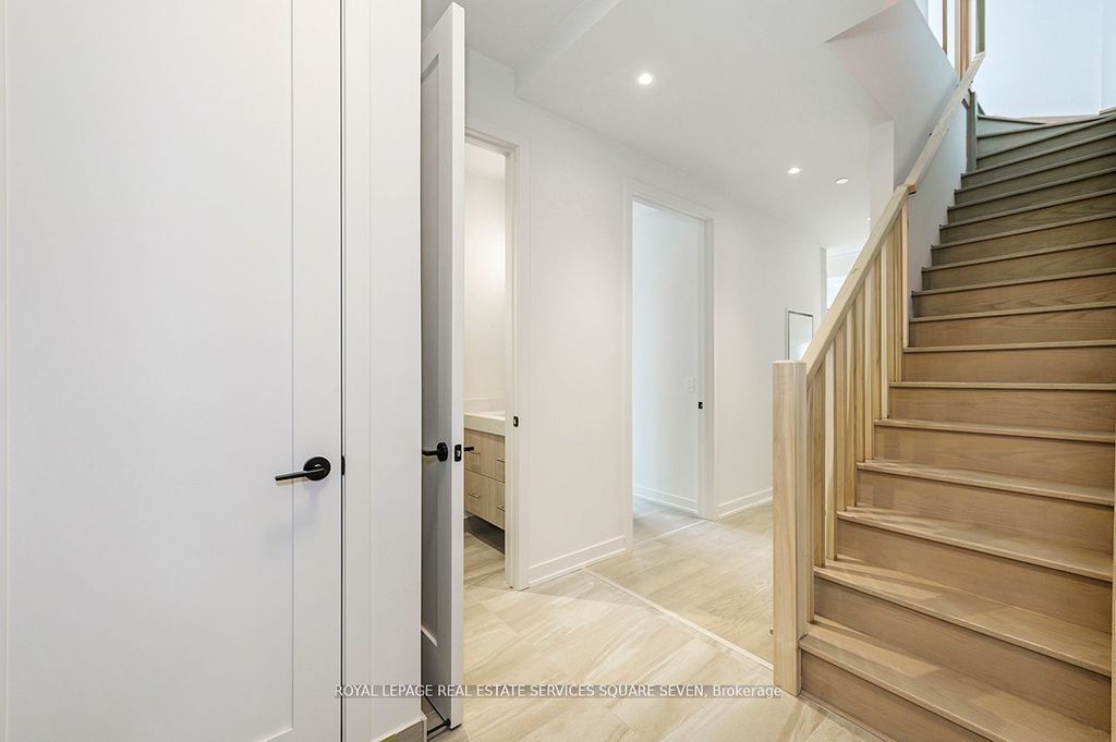 Photo of 123 Maurice Drive #412, Oakville, ON L6K 2W6 (MLS # W12450852)