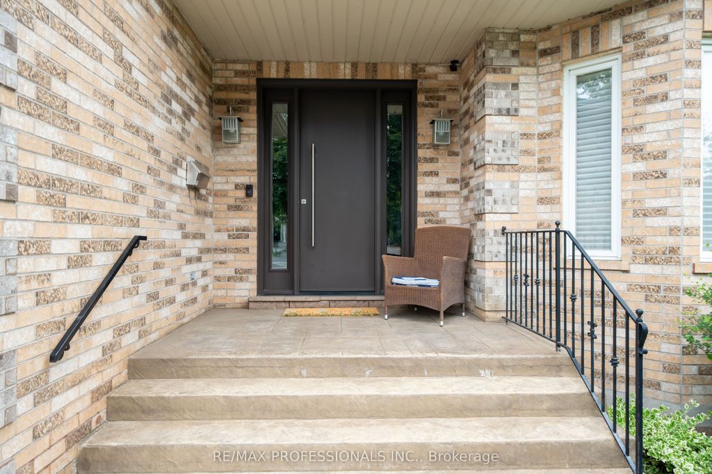 Photo of 4662 Dundas Street W, Toronto, ON M9A 1A6 (MLS # W12733620)