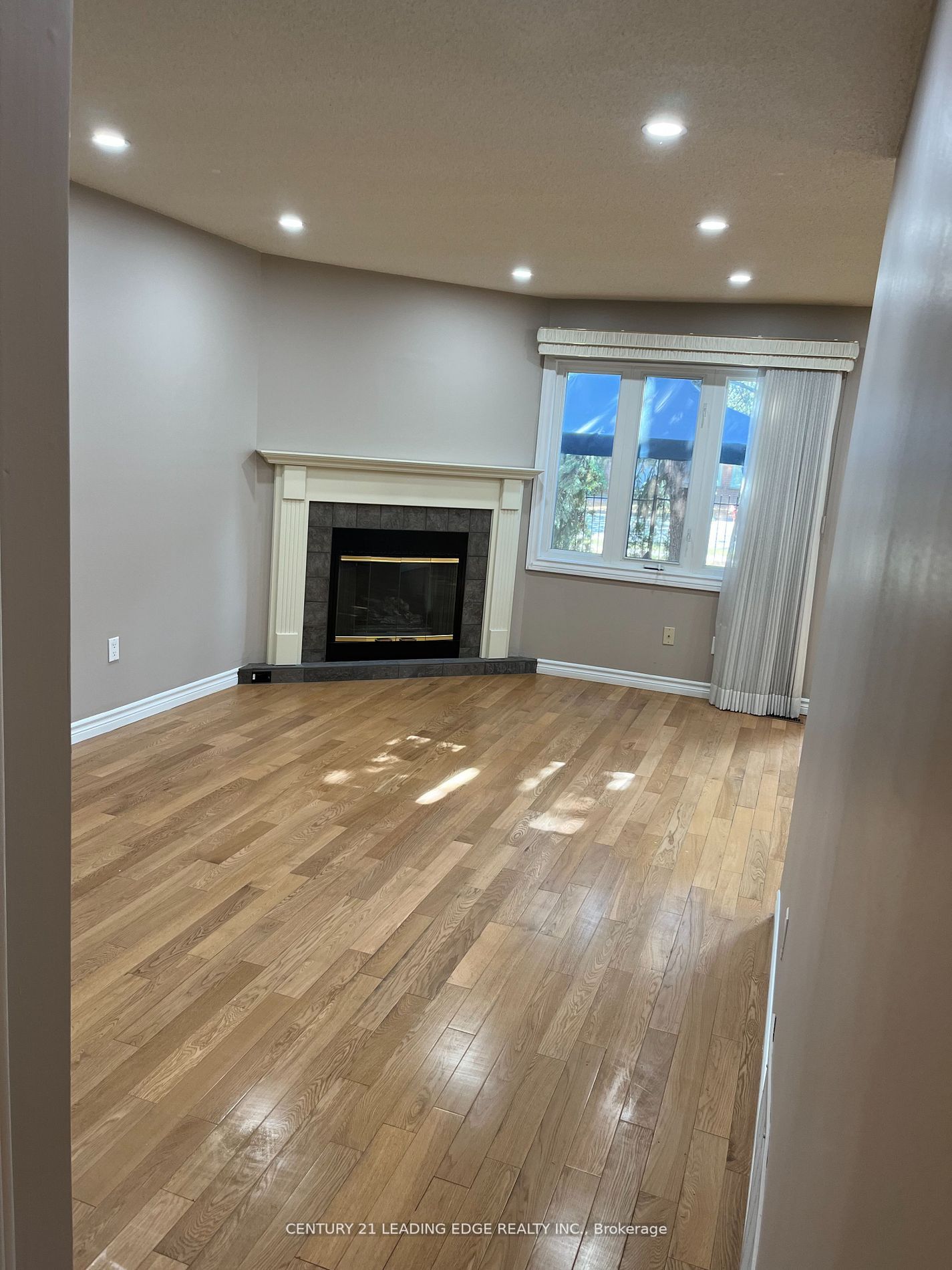 2275 Credit Valley Road 75