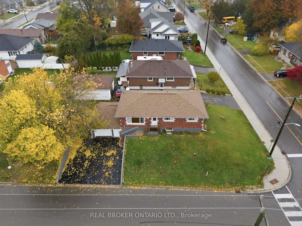 Photo of 31 Oakwood Avenue, Norfolk, ON N3Y 1H5 (MLS # X12530606)
