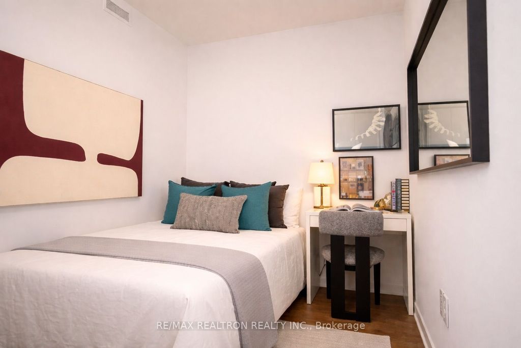 Photo of 60 Honeycrisp Crescent #717, Vaughan, ON L4K 5Z8 (MLS # N12994232)