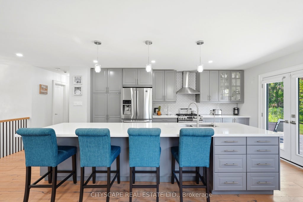 Photo of 44 Stonehill Boulevard, East Gwillimbury, ON L9N 1E3 (MLS # N14030030)