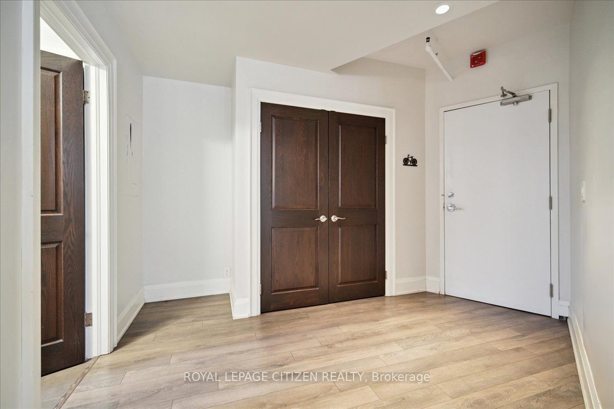 326 Carlaw Avenue 201