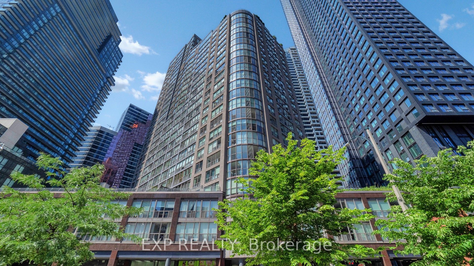 24 Wellesley Street W 1105