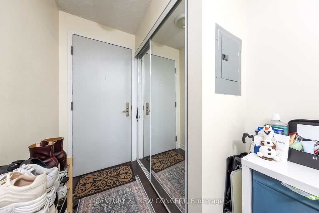 Photo of 761 Bay Street #404, Toronto, ON M5G 2R2 (MLS # C13052882)
