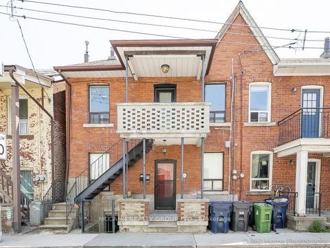 5 Clinton Place Upper Toronto ON M6G 1J8